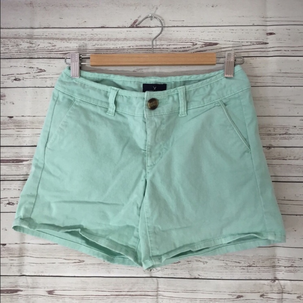 American Eagle women’s green midi casual shorts 0